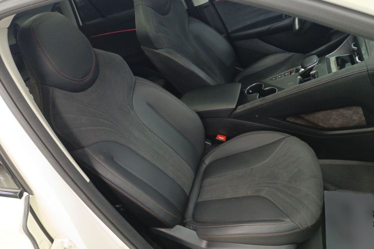 Used Roewe D5X DMH 2024 135 Tech Edition