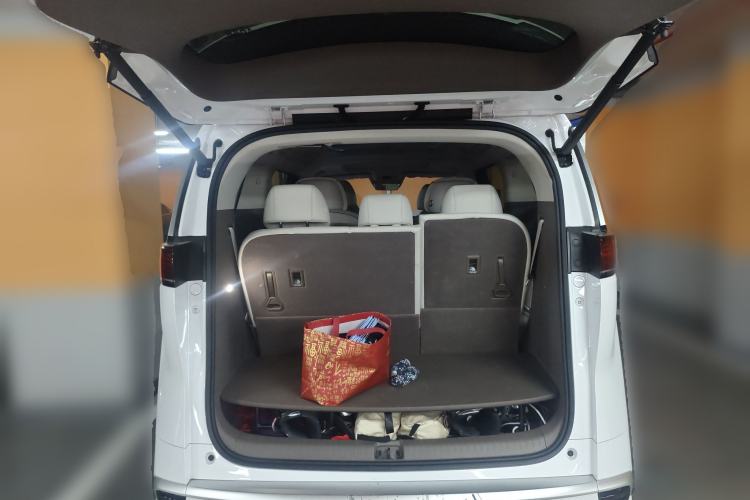 Used Denza D9 2022 DM-i 1040 Prestige Model