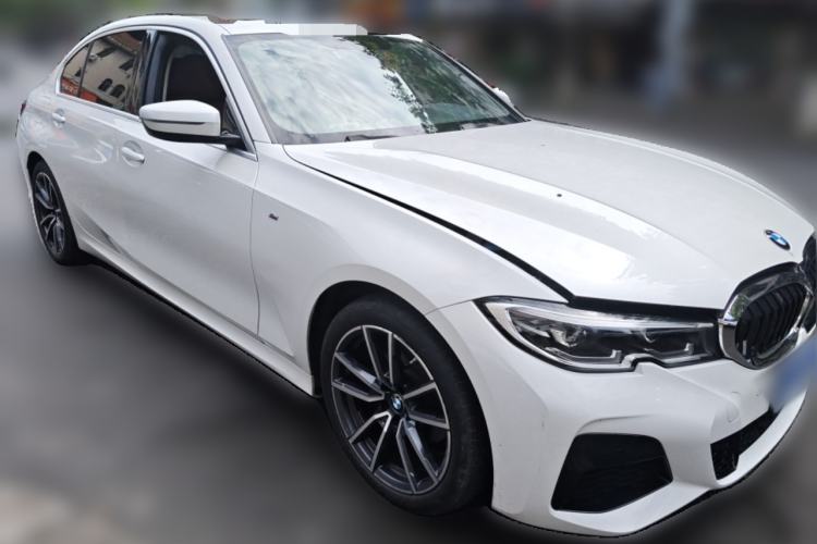 Used BMW 3 Series 2022 320Li M Sport Package Front Right 45 Deg