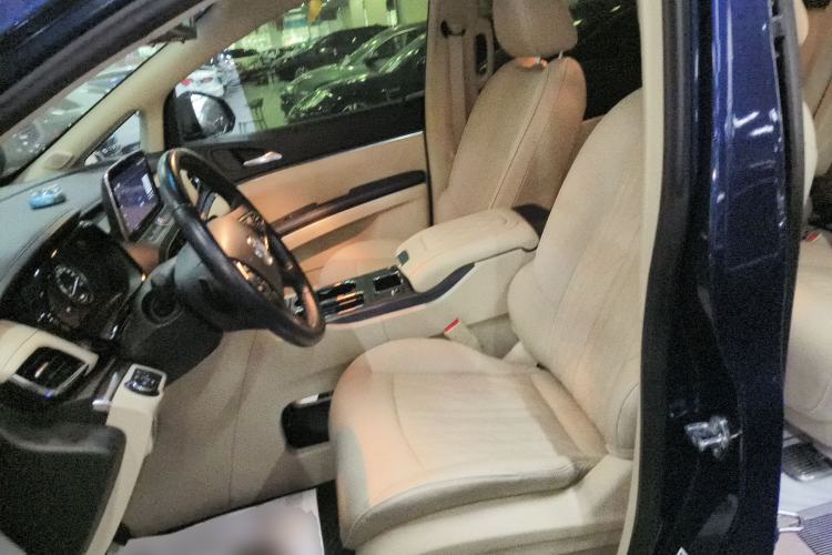 Used Buick GL8 2023 Facelifted Land Cruiser Executive Luxury Version
