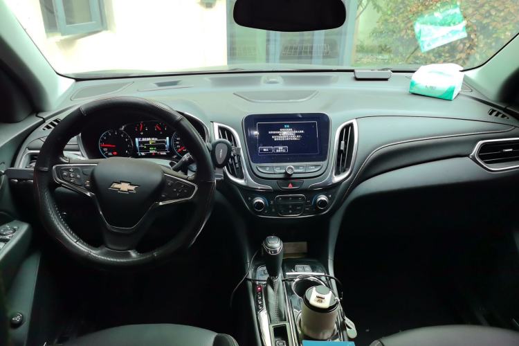 Used Chevrolet Equinox 2018 RS 550T Automatic All-Wheel-Drive Boundary Edition Center Console