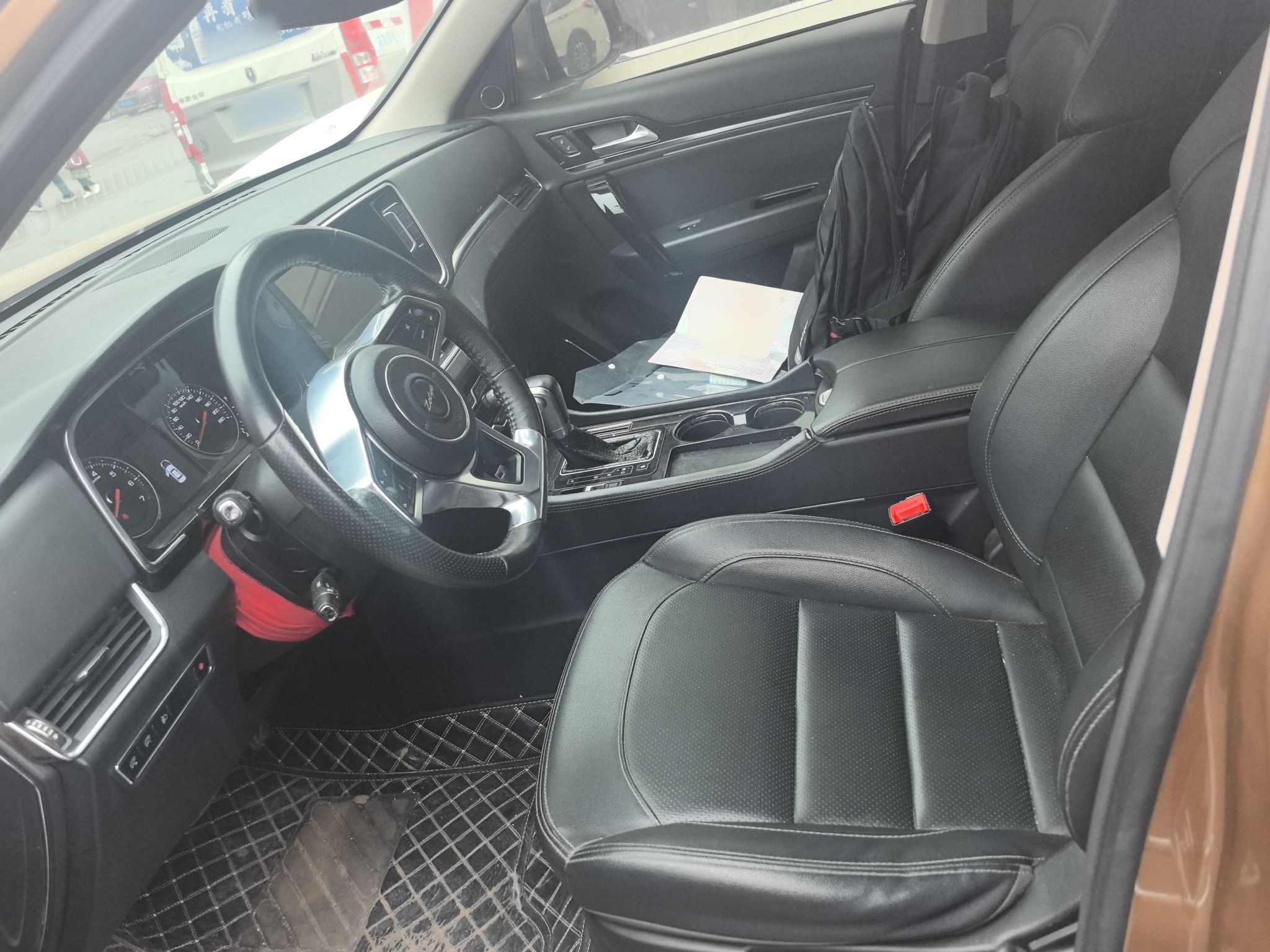 Переднее сиденье в автомобиле