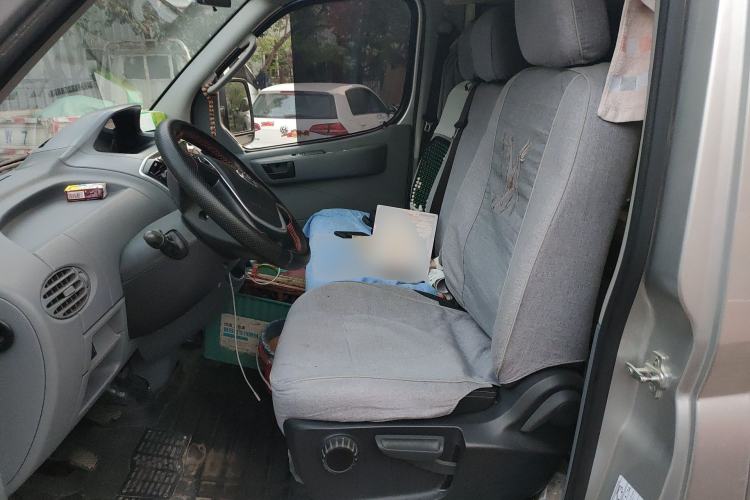 Used SAIC MAXUS Xintu V80 2021 2.0T Manual Classic Aoyuntong Short Wheelbase Mid-Roof 5/6-Seater
