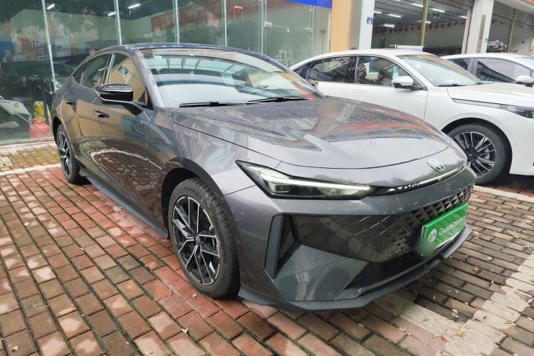 Used Changan UNI-V iDD 2024 Blue Whale Smart Electric iDD 136km Luxury Model
