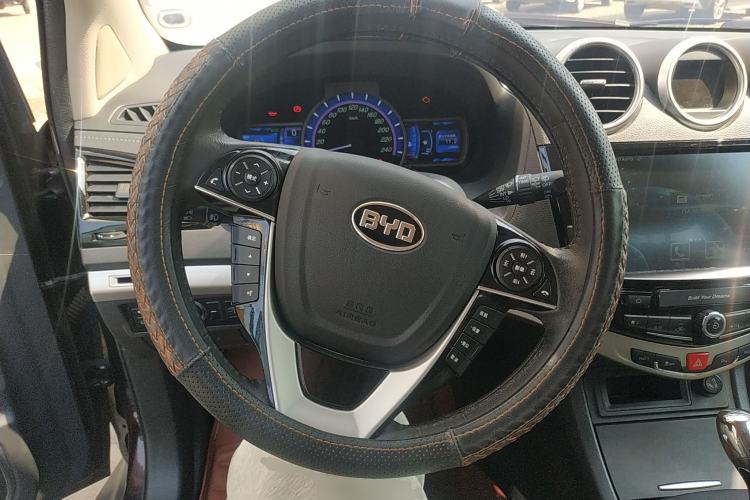 Used BYD S7 2015 2.0T Upgraded Automatic Luxury Version Steering Wheel