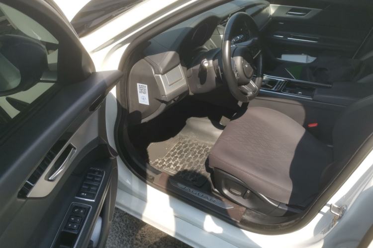 Used Jaguar XF 2018 XF Sportbrake 2.0T 250 PS All-Wheel Drive Luxury Edition Driver Seat