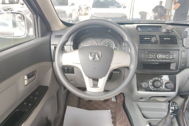 Used BAIC Weiwang M20 2014 1.5L practical type BJ415A Steering Wheel