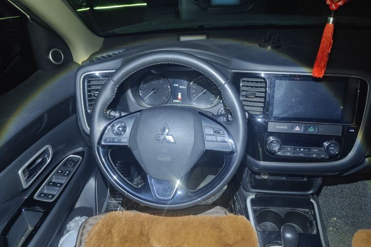 Used Mitsubishi Outlander 2019 2.0L Two-Wheel Drive Comfort Edition 5 Seats China VI Standard Steering Wheel