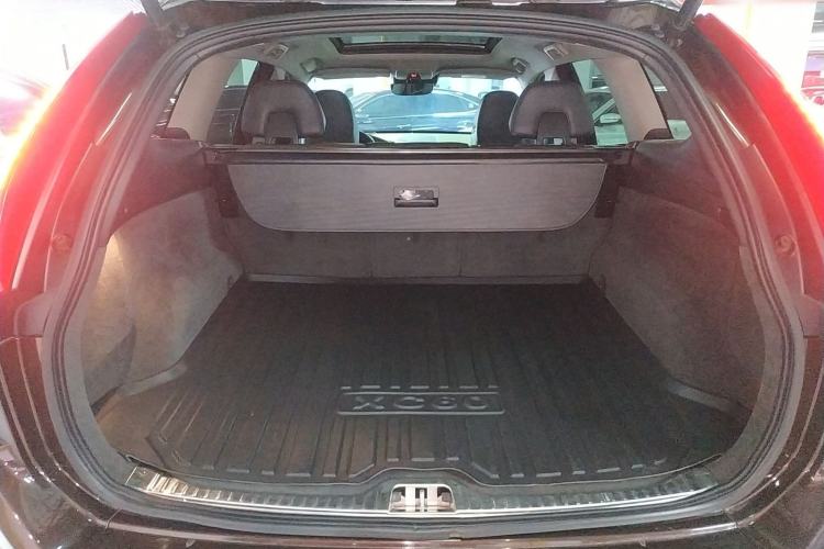 Used Volvo XC60 2017 T5 AWD Smart Upgrade Edition Trunk