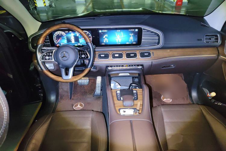 Used Mercedes-Benz GLS 2023 GLS 450 4MATIC Luxury Model Center Console