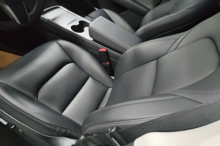 Used Tesla Model Y 2023 Rear-Wheel-Drive Version
