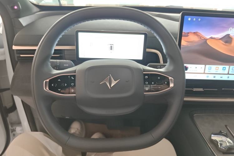 Used Dongfeng eπ eπ008 2024 636Max All-Electric Version 6 Seats Steering Wheel