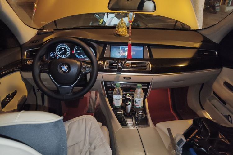 Used BMW 5 Series GT 2011 535i Elegant Edition Center Console