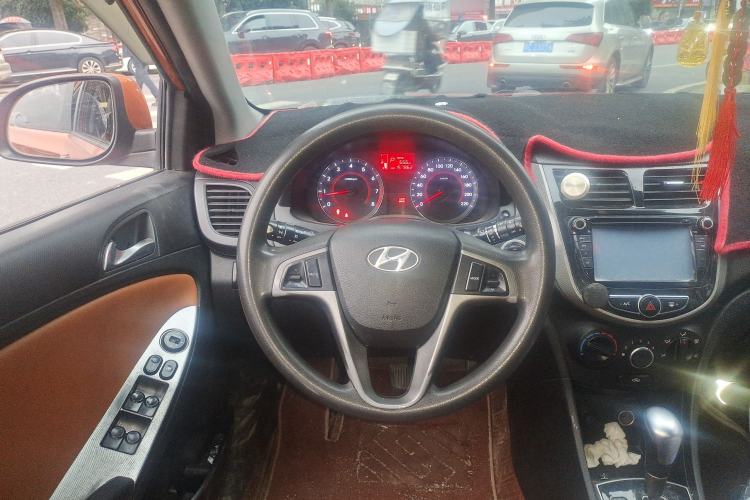 Used Hyundai Verna Ray 2014 1.6L Automatic TOP Steering Wheel