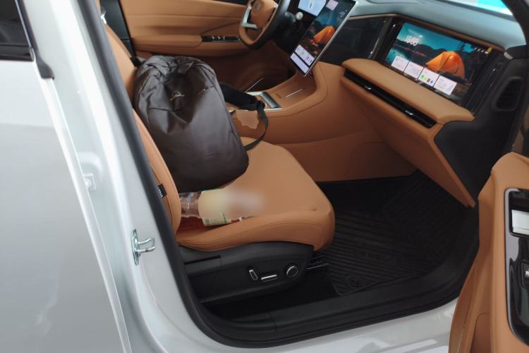 Used Geely Galaxy L7 2025 EM-i 115km Exploration+ Edition Right Front Seat