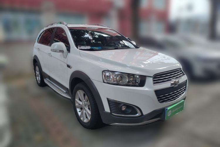 Used Chevrolet Captiva 2017 2.4L 4x4 Flagship Edition 7-Seater Front Right 45 Deg