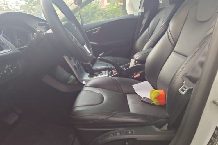 Used Volvo V40 2018 T3 Zhiya Edition
