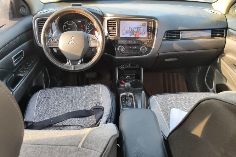 Used Mitsubishi Outlander 2016 2.4L 4x4 Luxury Edition 7-Seater