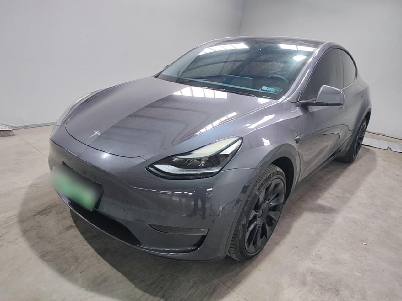 Unter der Vorderseite des Autos