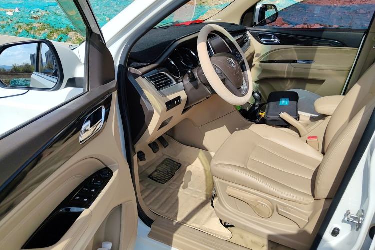 Used Baojun 730 2016 1.5L Manual Luxury Edition 7 Seats Driver Seat