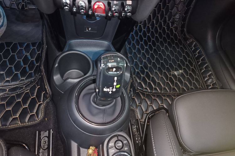 Used MINI MINI 2023 1.5T COOPER Artist