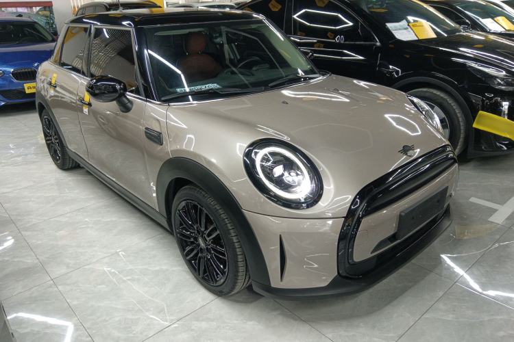 Used MINI MINI 2022 Updated 1.5T COOPER Artist Five-Door Edition