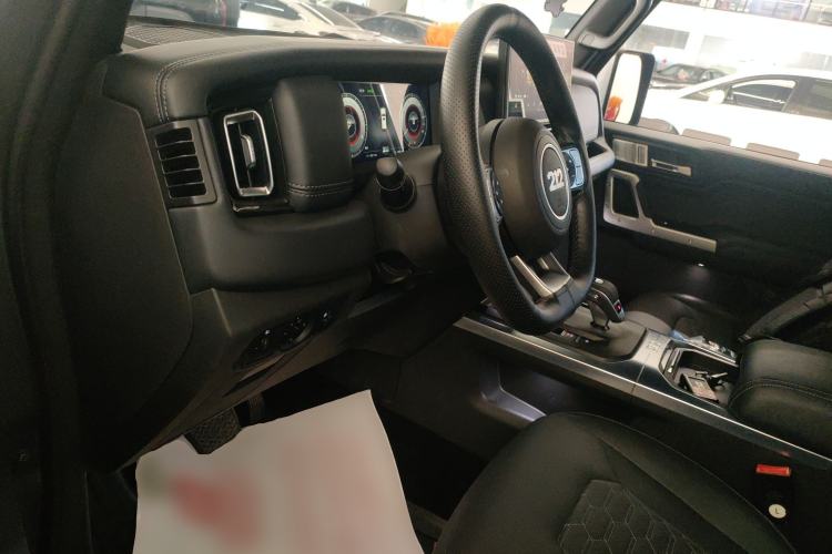 Used 212 T01 2024 2.0T Explorer
