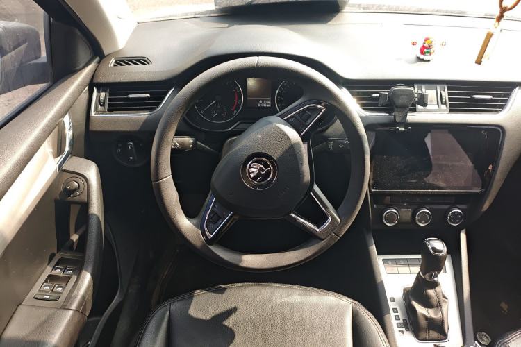 Used Skoda Octavia 2019 1.5L Automatic SmartDrive Comfort Edition China VI Standard
