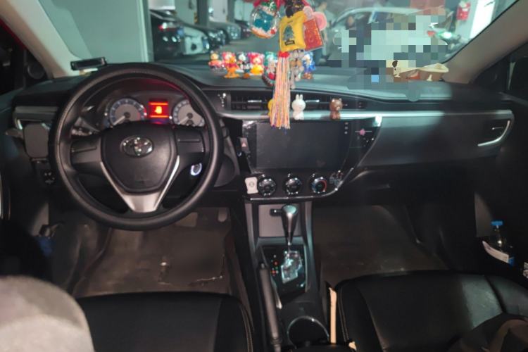 Used Toyota Corolla 2014 1.6L CVT GL-i Center Console