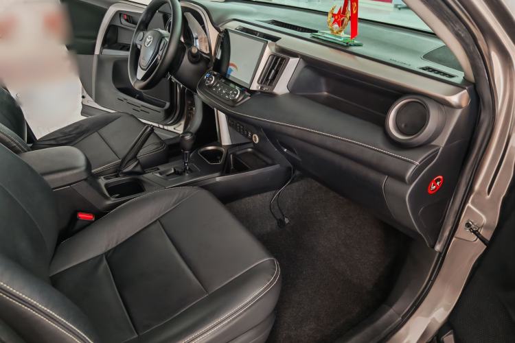 Used Toyota RAV4 2019 2.0L CVT Two-Wheel Drive Comfort Edition China VI Standard