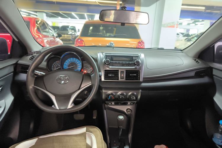 Used Toyota YARiS L Zhi Xuan 2015 1.5E Automatic Charm Edition Center Console