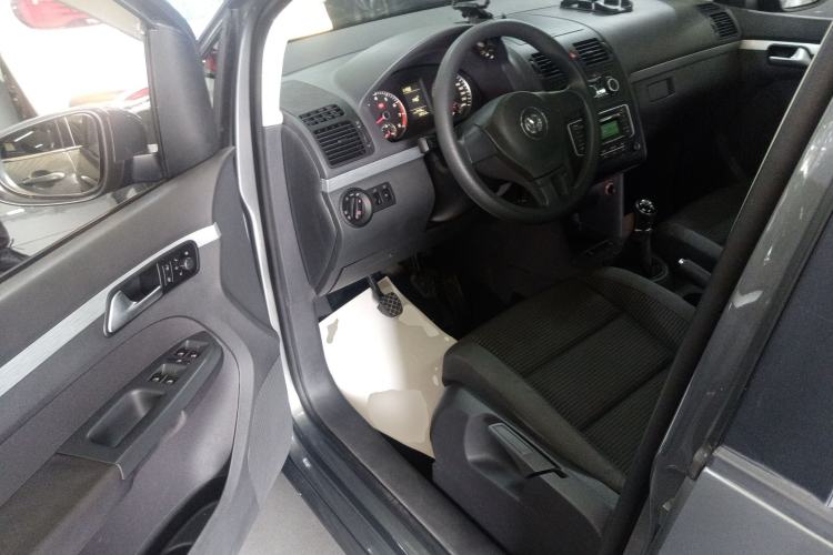 Used Volkswagen Touran 2015 1.4T Manual Fashion Edition 5-Seater Driver Seat