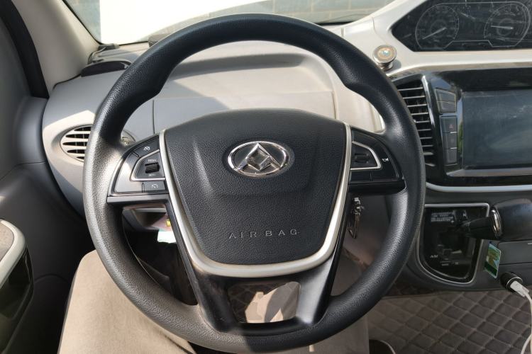 Used SAIC MAXUS Xintu V80 2017 2.5T AMT Aoyuntong China IV Short Wheelbase Mid-Roof 5/6/10-Seater
