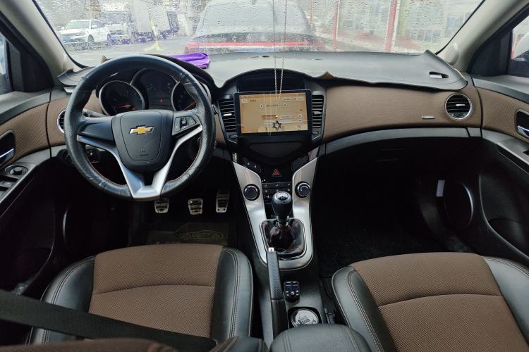 Used Chevrolet Cruze 2013 Hatchback 1.6L Manual Luxury Model
