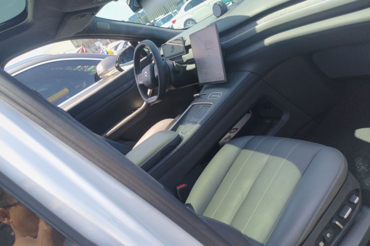 Used Nio ES8 2023 75 kWh Right Front Seat