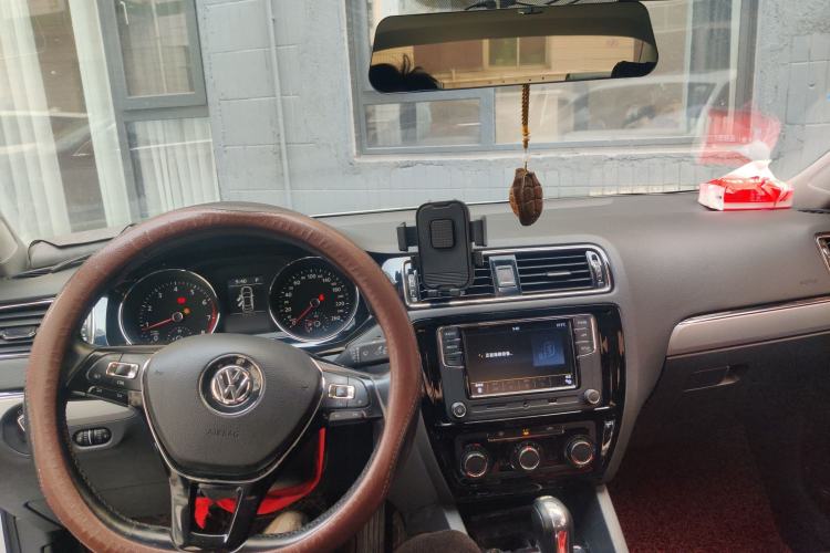 Used Volkswagen Sagitar 2018 280TSI DSG Comfort Model Center Console