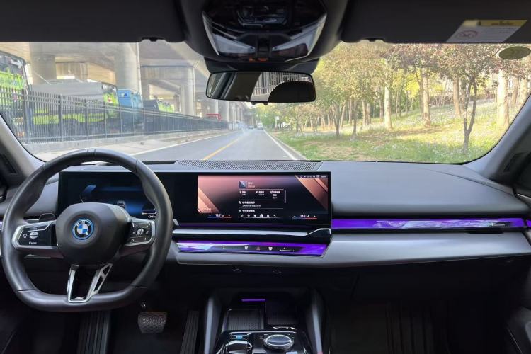 Used BMW i5 2025 eDrive 40L M Sport Package Interior 8