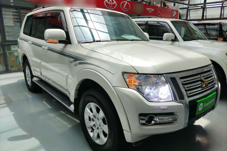 Used Mitsubishi Pajero 2018 3.0L Automatic Standard Edition Front Right 45 Deg