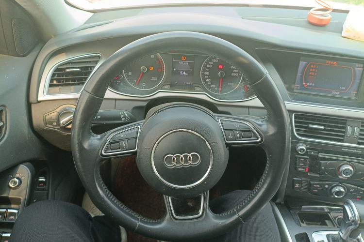 Used Audi A4L 2013 35 TFSI Automatic Comfort Model Steering Wheel