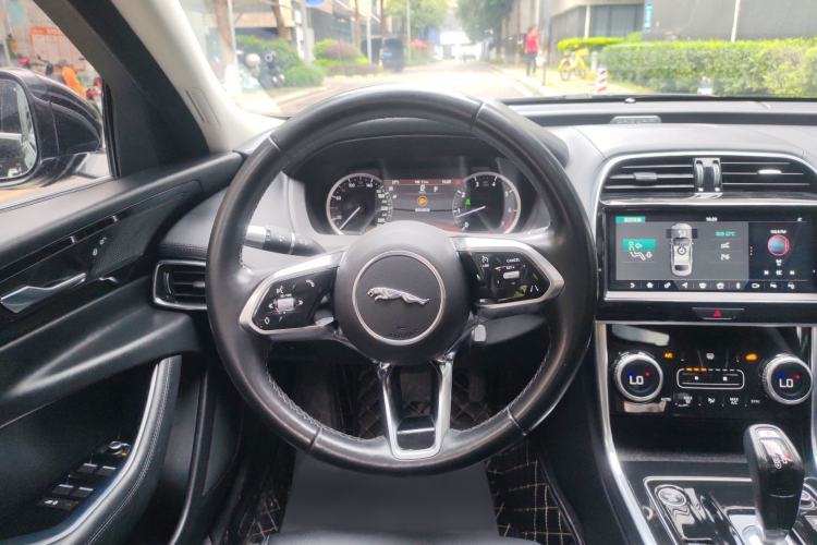 Used Jaguar XEL 2020 2.0T 200 PS S Advanced Elegance Edition Steering Wheel