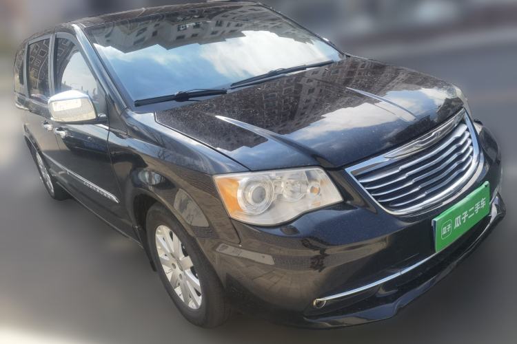 Used Chrysler Grand Voyager 2013 3.6L Luxury Edition Front Right 45 Deg