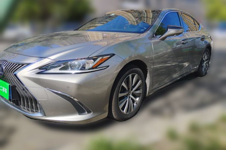 Used Lexus ES 2018 300h Premier Edition China VI Standard