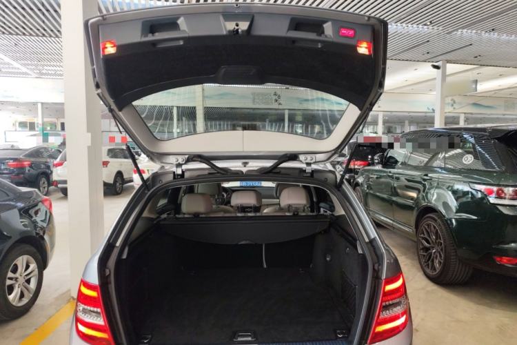 Used Mercedes-Benz C-Class 2011 C 200 Fashion Travel Edition