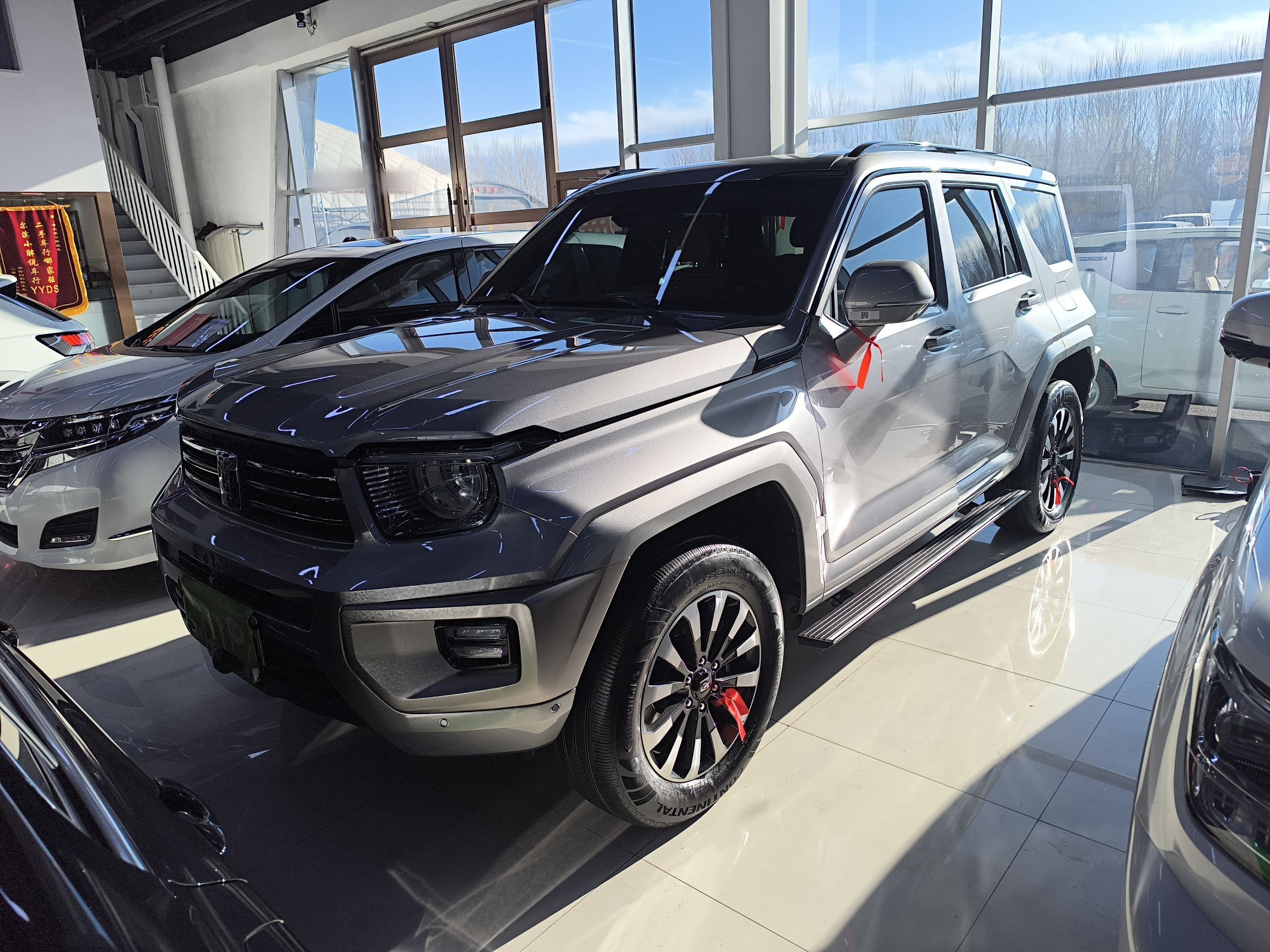 تحت مقدمة السيارة