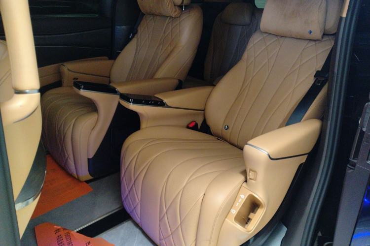 Used Denza D9 2025 Model DM-i Four-Wheel Drive Prestige Edition
