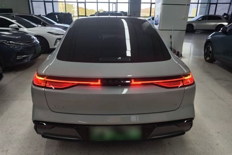 Used Geely Galaxy E8 2025 700 km Long-Range Intelligent Driving Version

