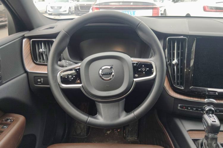 Used Volvo XC60 2021 T5 4x4 Smart Luxury Edition
