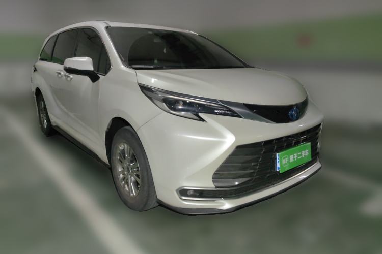 Used Toyota SIENNA 2021 2.5L Hybrid Premium Edition Front Right 45 Deg