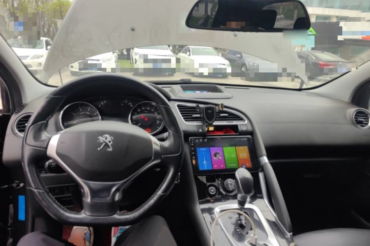 Used Peugeot 3008 2015 2.0L Automatic Trend Edition Center Console