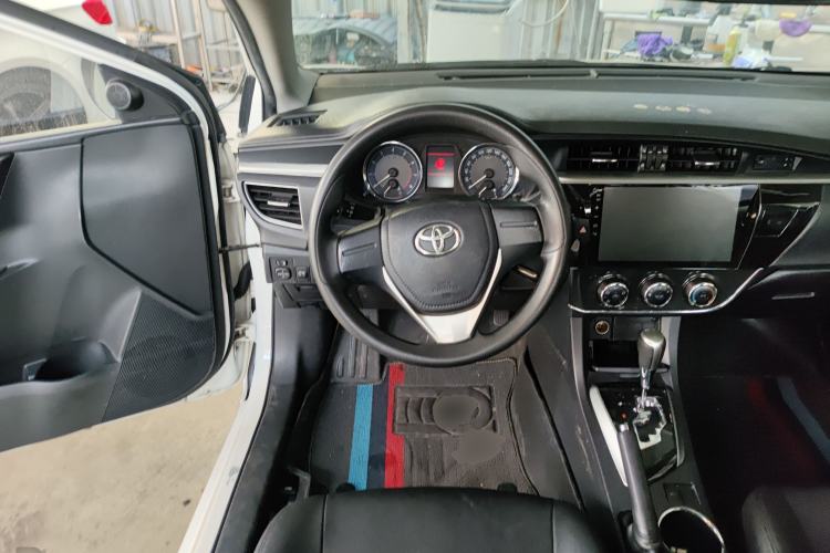 Used Toyota Corolla 2014 1.6L CVT GL-i Steering Wheel